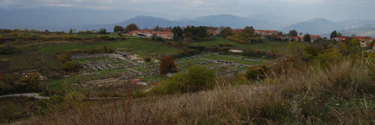 Alba Fucens excavated area from the Pettorino