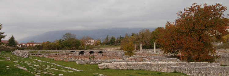 Alba Fucens' excavated area in autumn